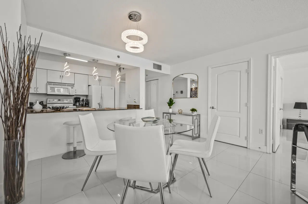 *High Floor Superb Unit In the Heart Of Brickell* 2