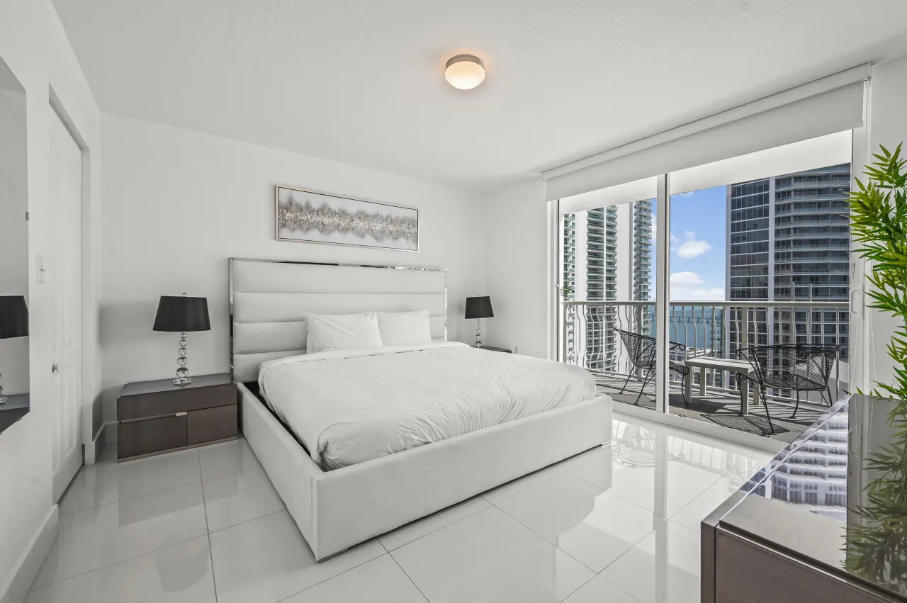 *High Floor Superb Unit In the Heart Of Brickell* 9