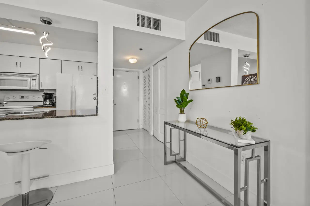 *High Floor Superb Unit In the Heart Of Brickell* 15