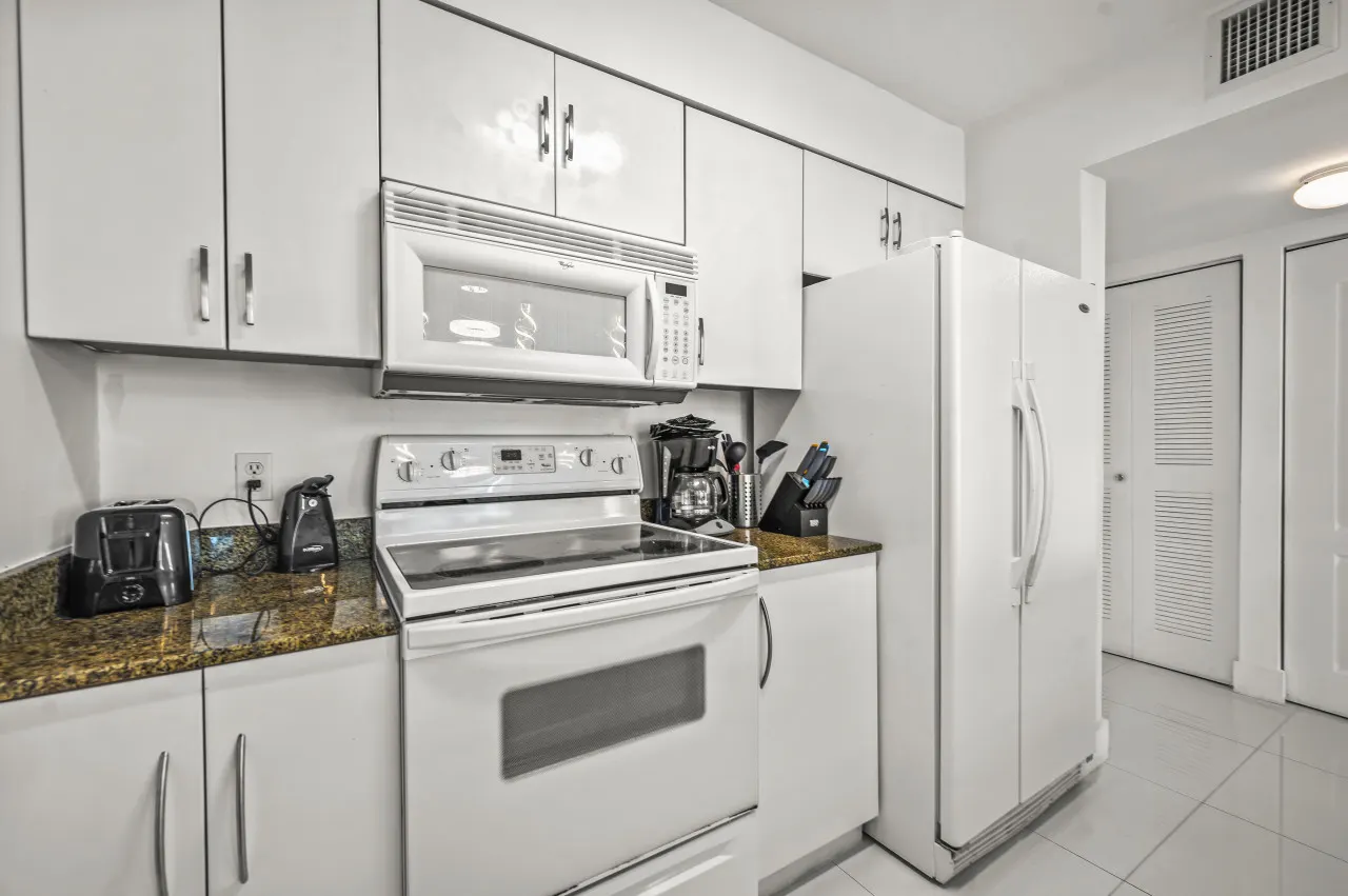 *High Floor Superb Unit In the Heart Of Brickell* 17