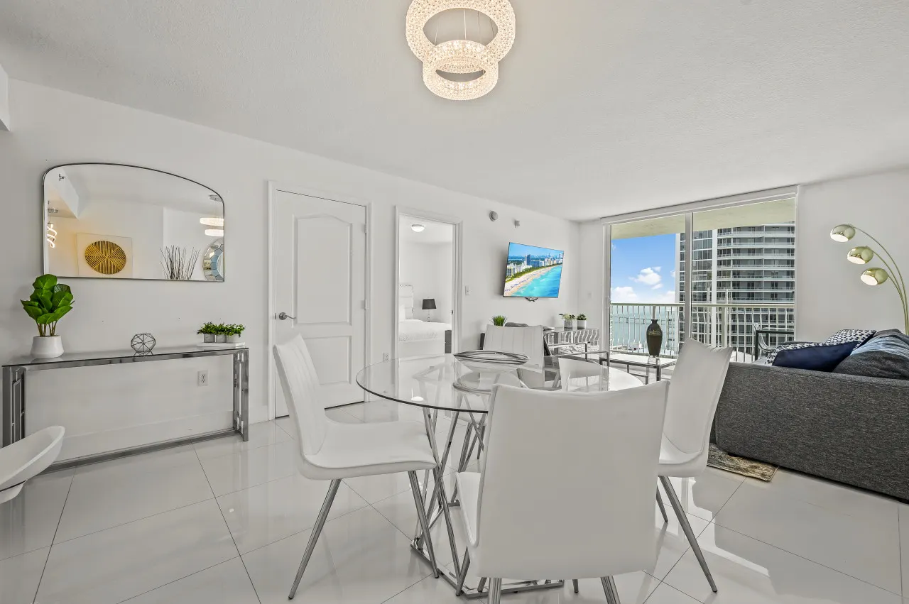 *High Floor Superb Unit In the Heart Of Brickell* 18