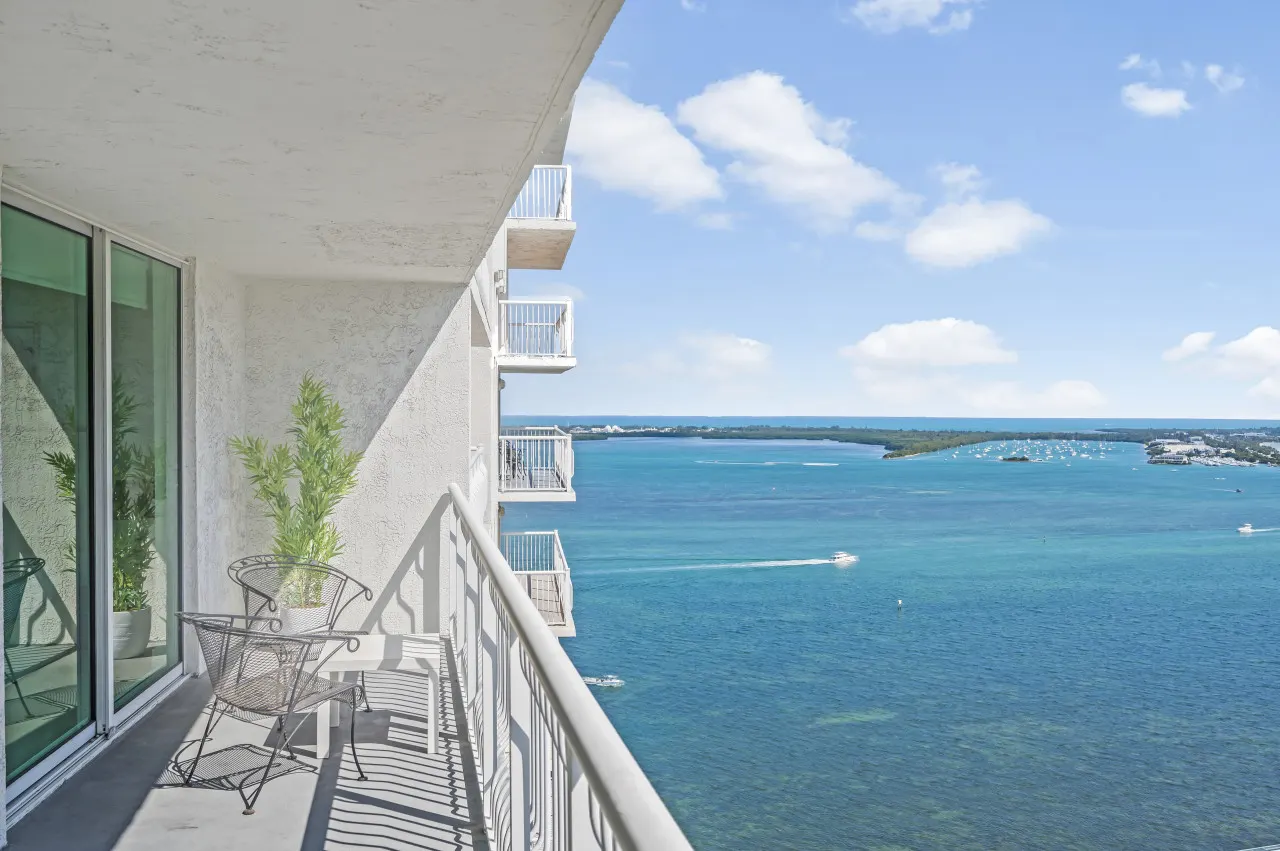 *High Floor Superb Unit In the Heart Of Brickell* 19