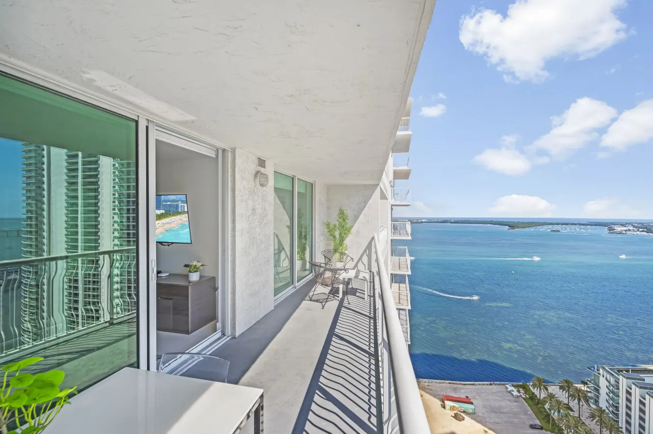 *High Floor Superb Unit In the Heart Of Brickell* 20