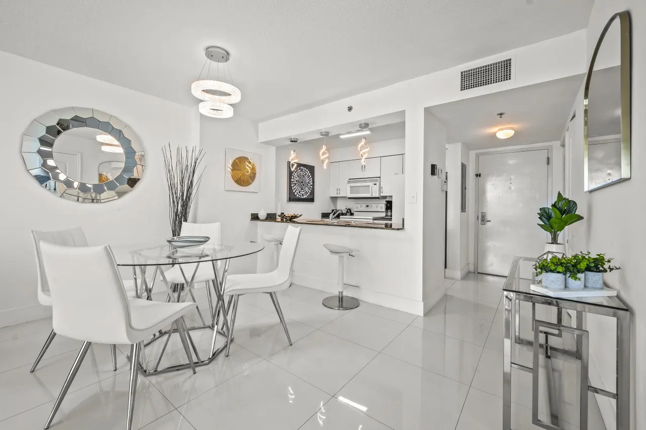 *High Floor Superb Unit In the Heart Of Brickell* 3