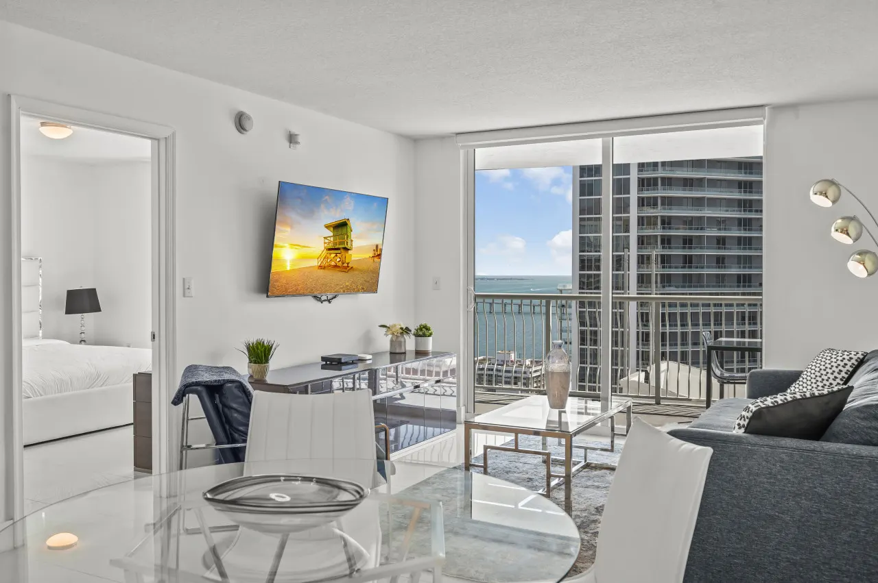 *High Floor Superb Unit In the Heart Of Brickell* 4