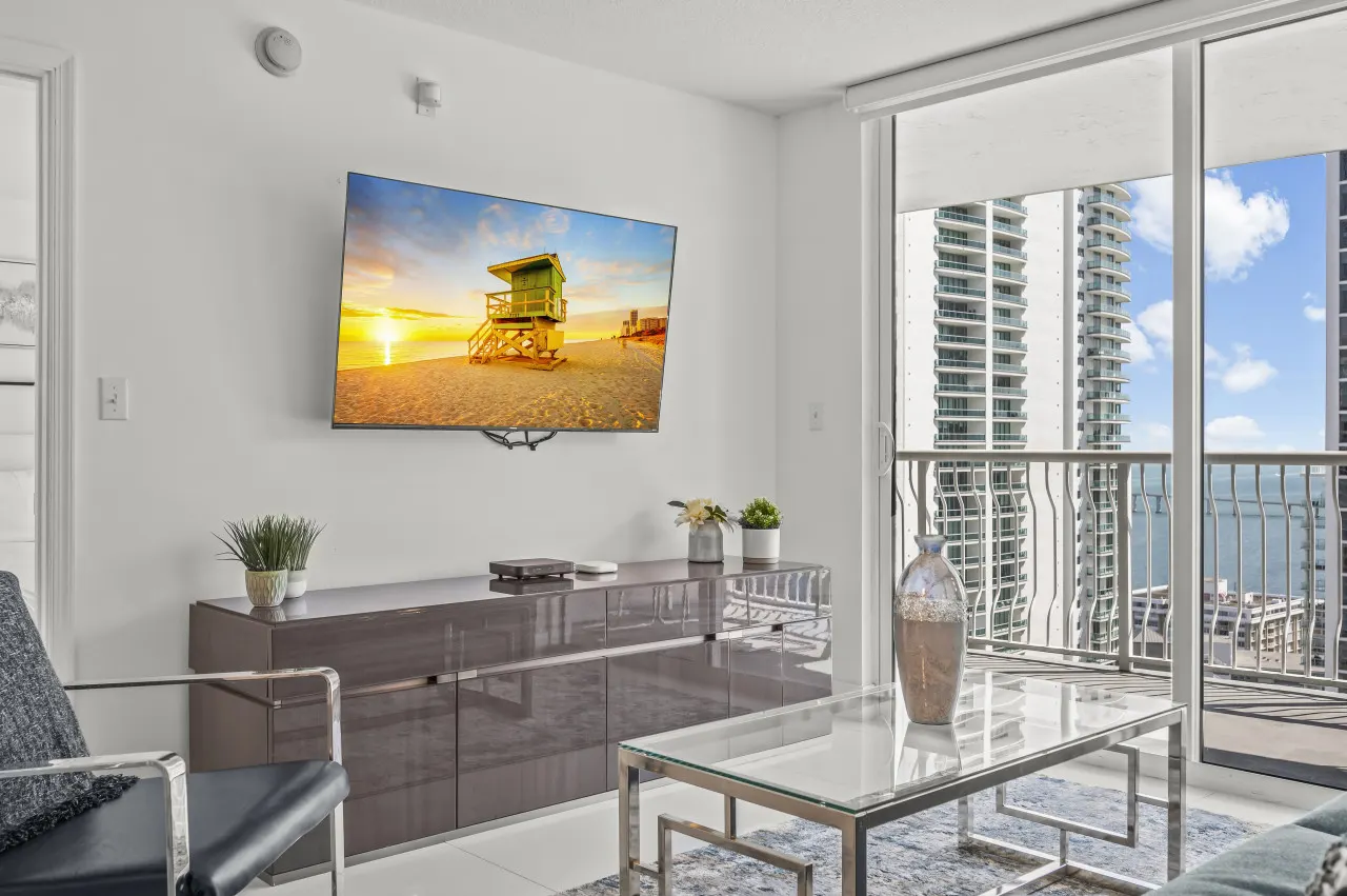 *High Floor Superb Unit In the Heart Of Brickell* 5