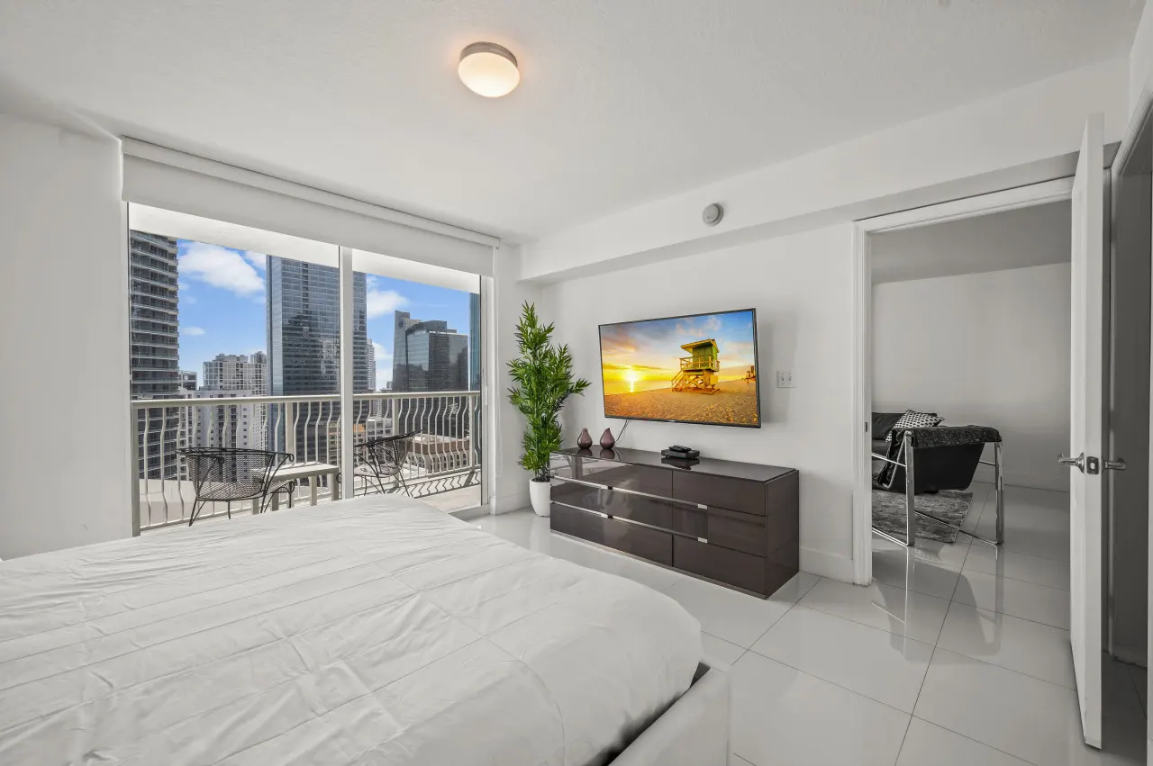 *High Floor Superb Unit In the Heart Of Brickell* 6