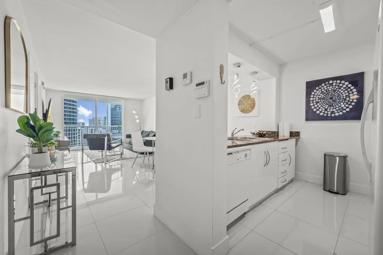 *High Floor Superb Unit In the Heart Of Brickell* 7