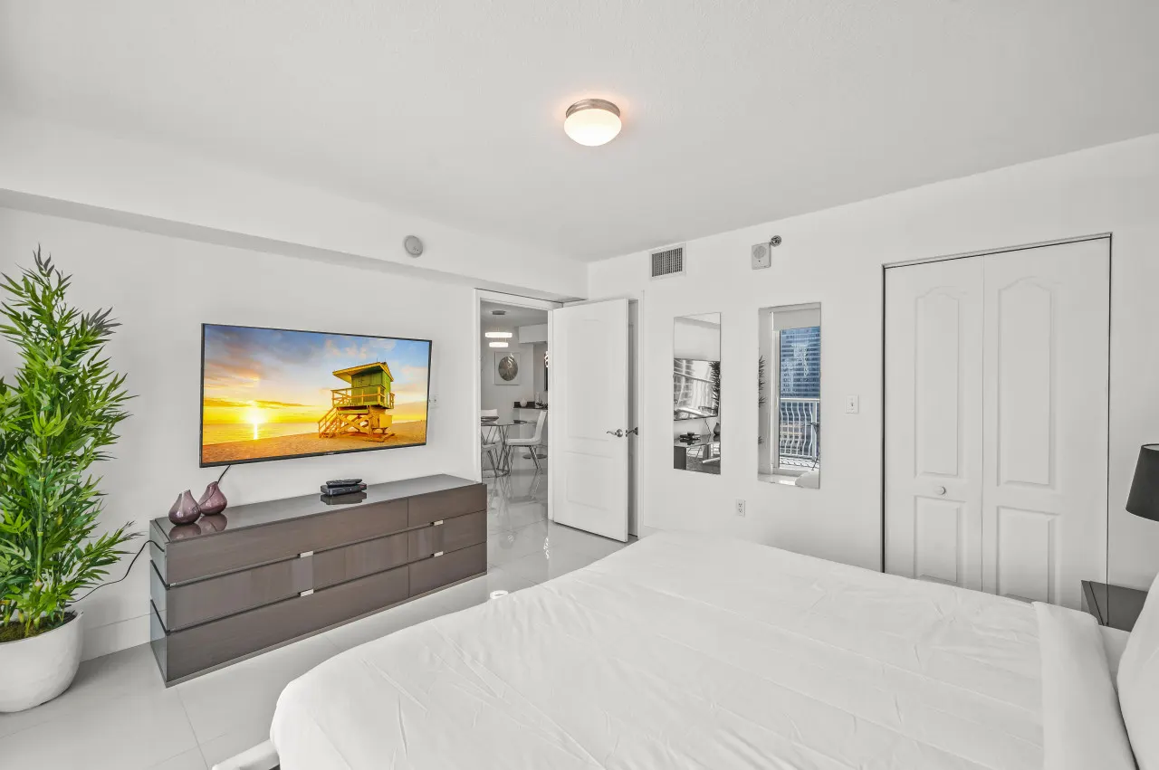 *High Floor Superb Unit In the Heart Of Brickell* 8