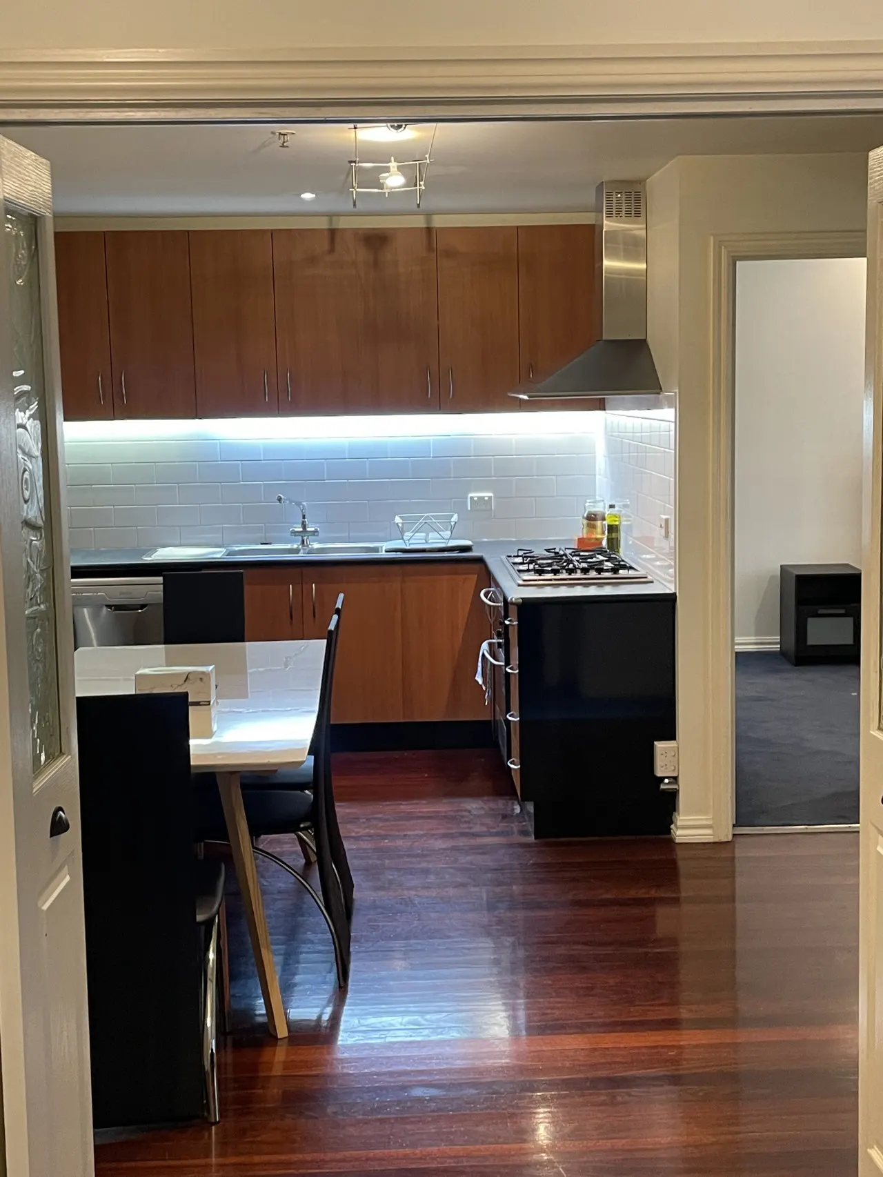 The Melbourne Pair - Two Cozy City Apartments 20