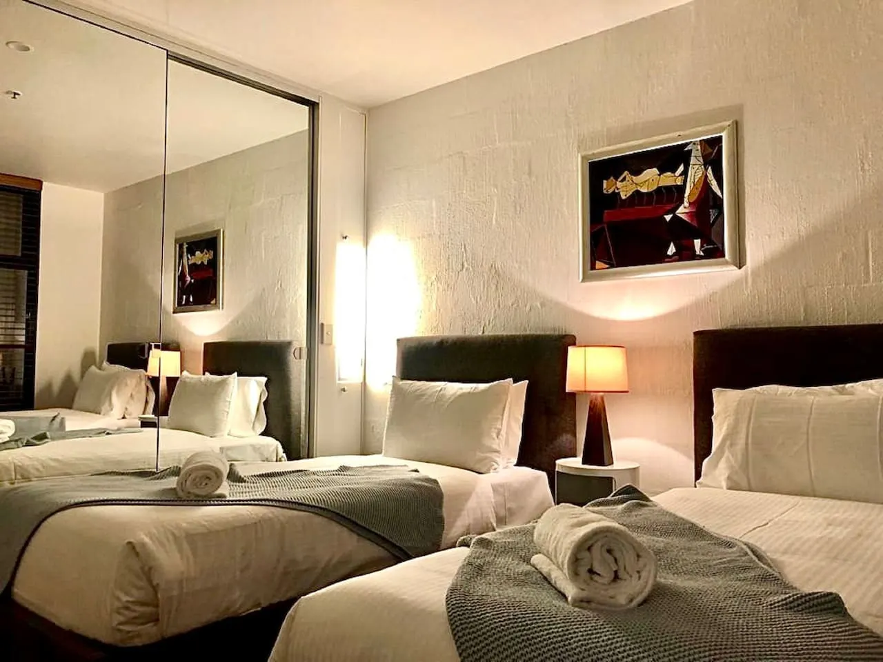 The Melbourne Pair - Two Cozy City Apartments 3