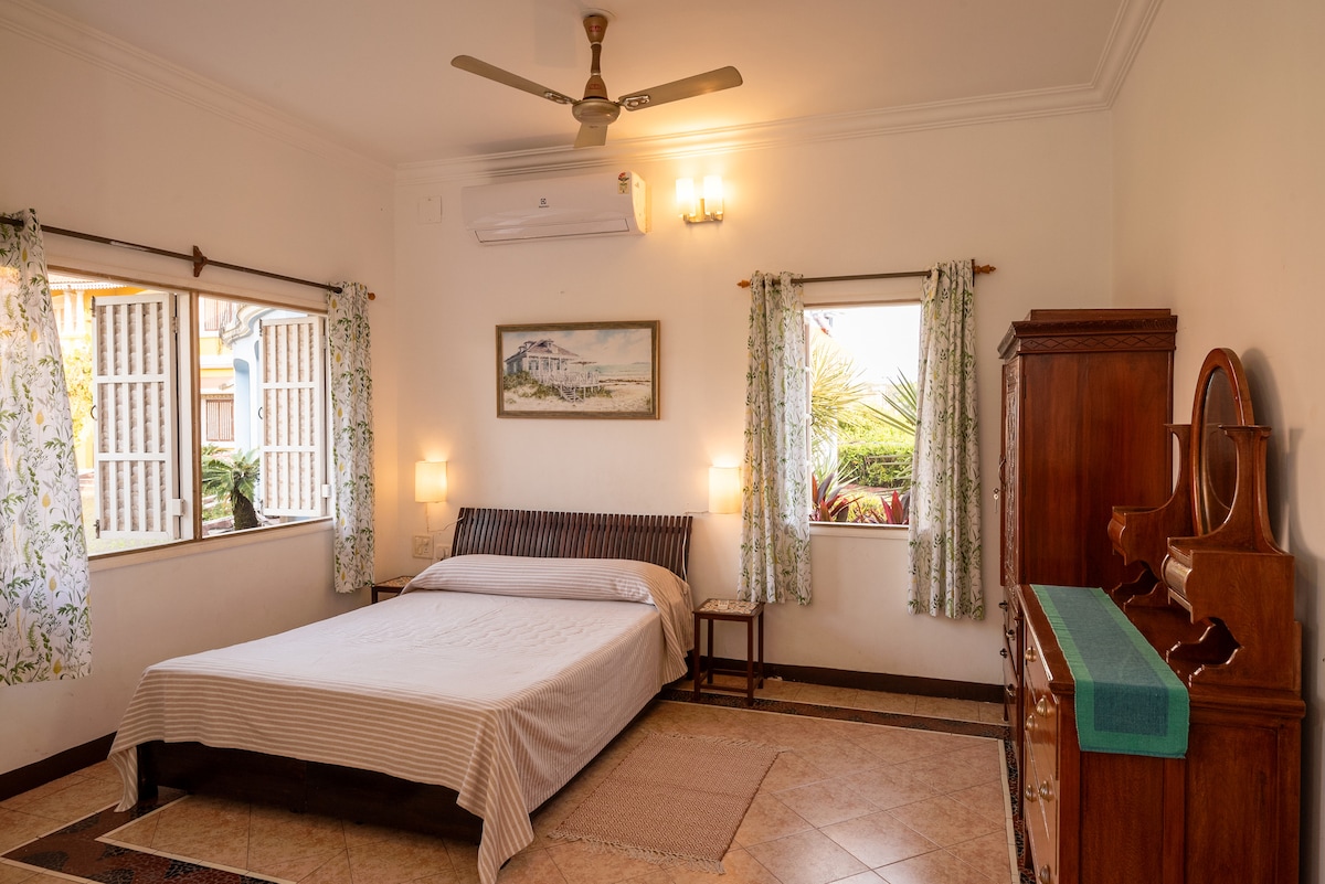 Beachside Villa Costas Montage F1