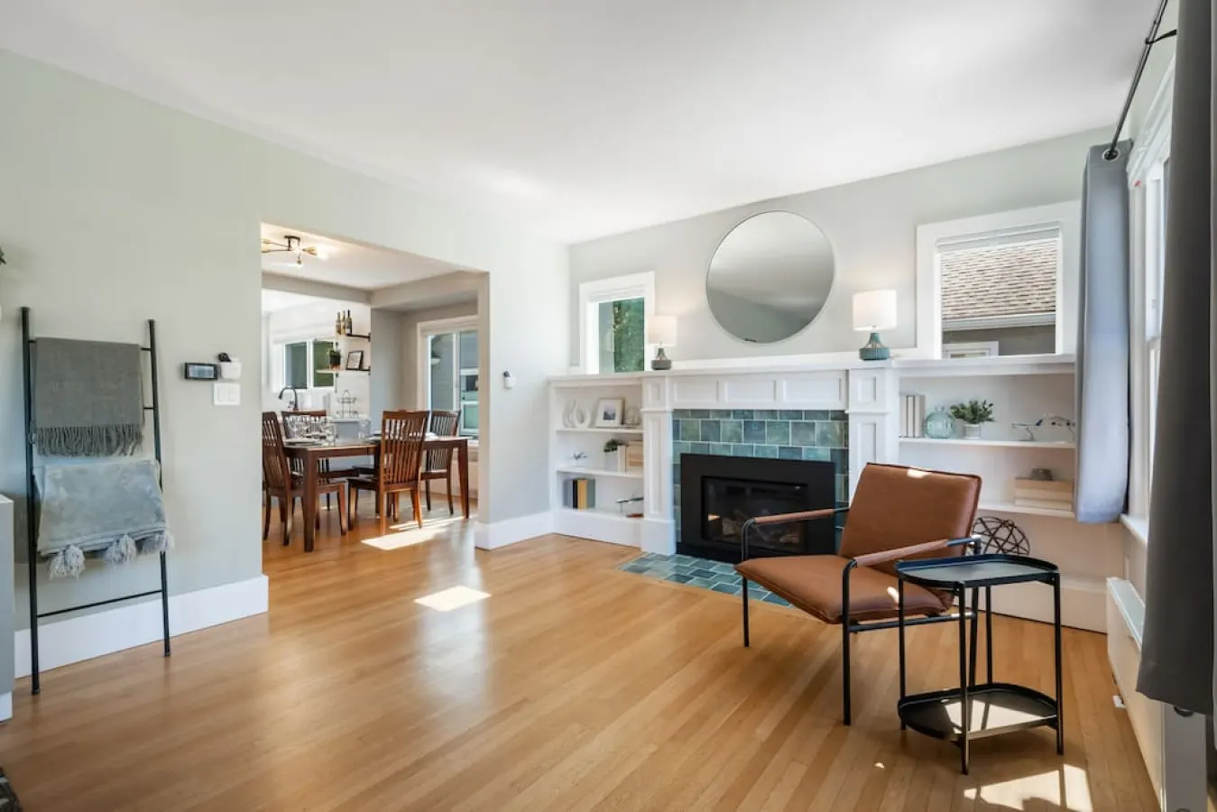 Trendy Green Lake View Retreat 15
