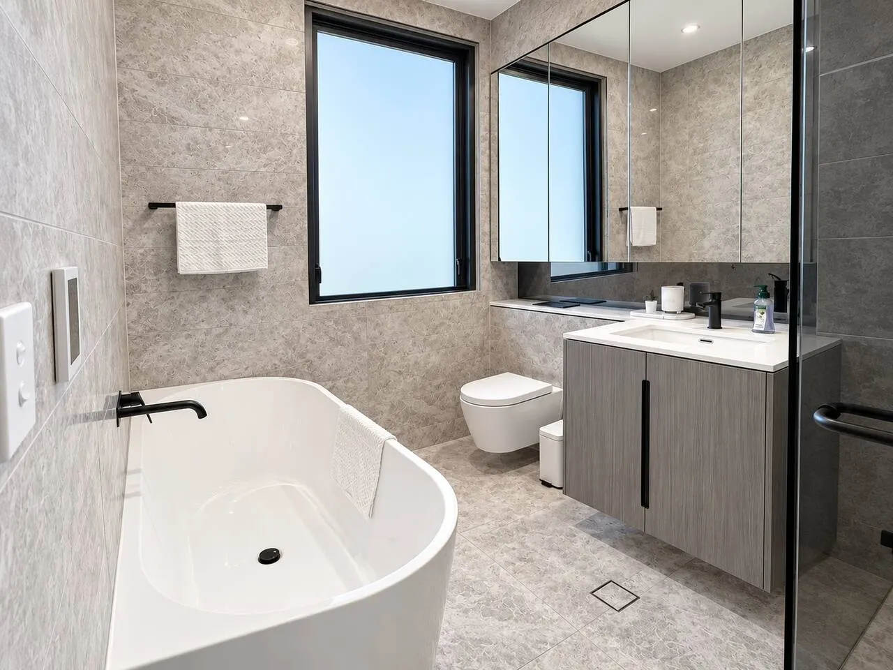 Spacious & Stylish 3BR House in Eastgardens 13