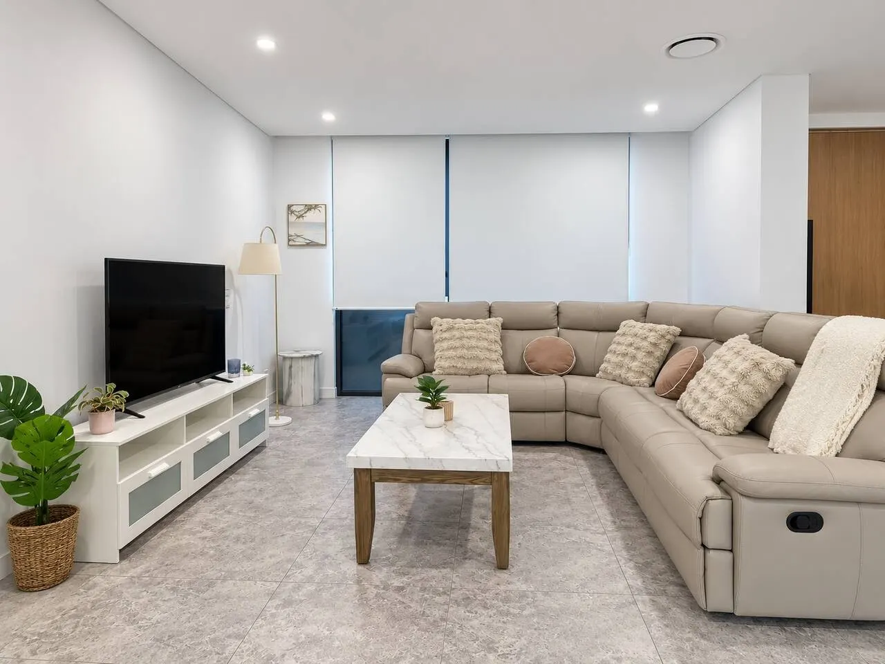 Spacious & Stylish 3BR House in Eastgardens 7