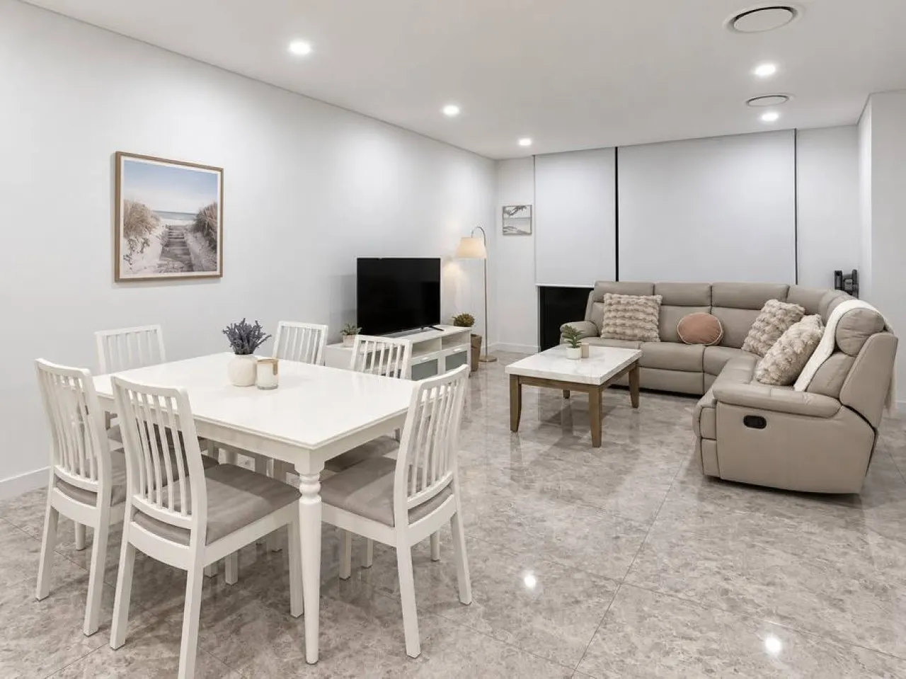 Spacious & Stylish 3BR House in Eastgardens 8