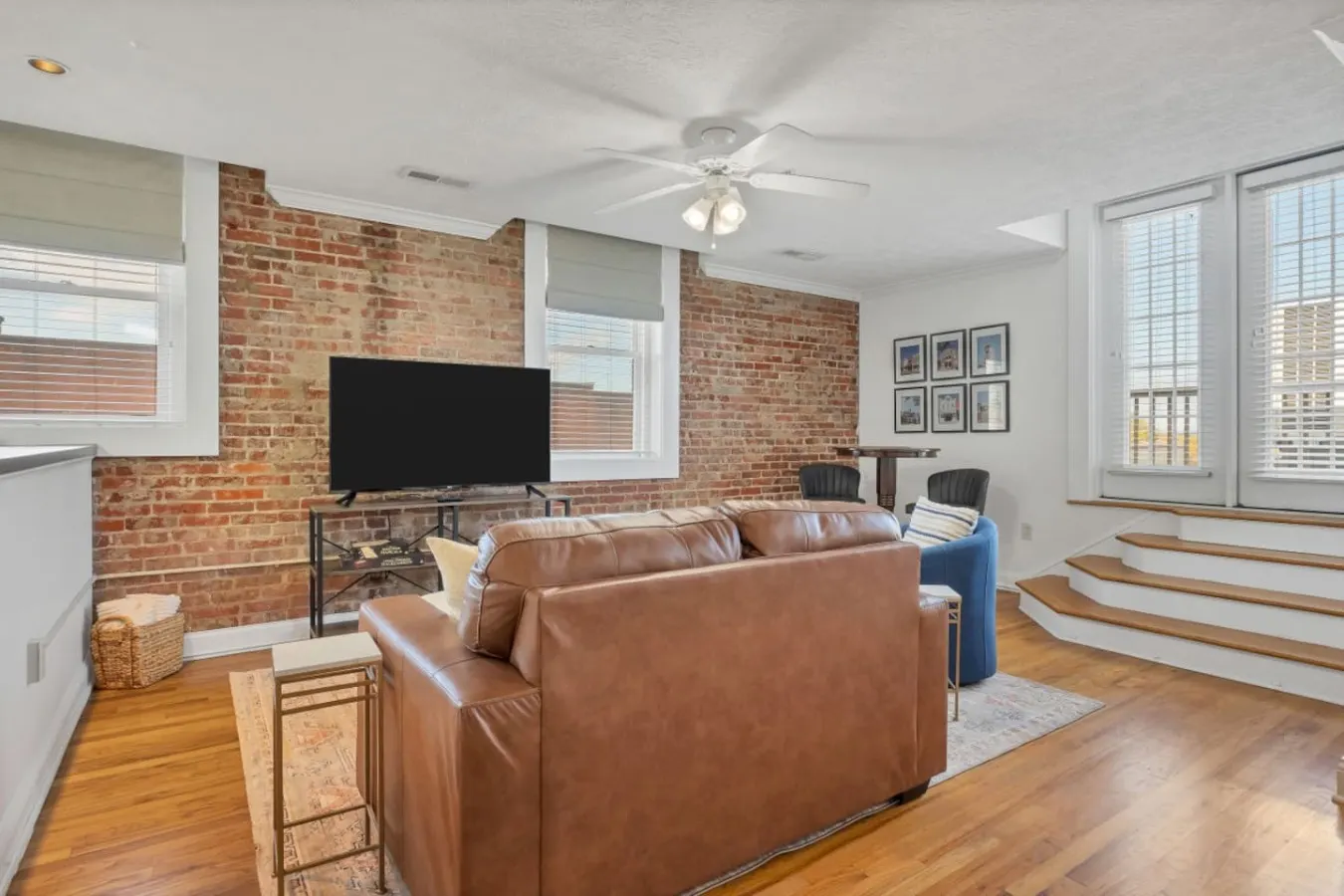 Adorable Loft Above Bella | King Bed