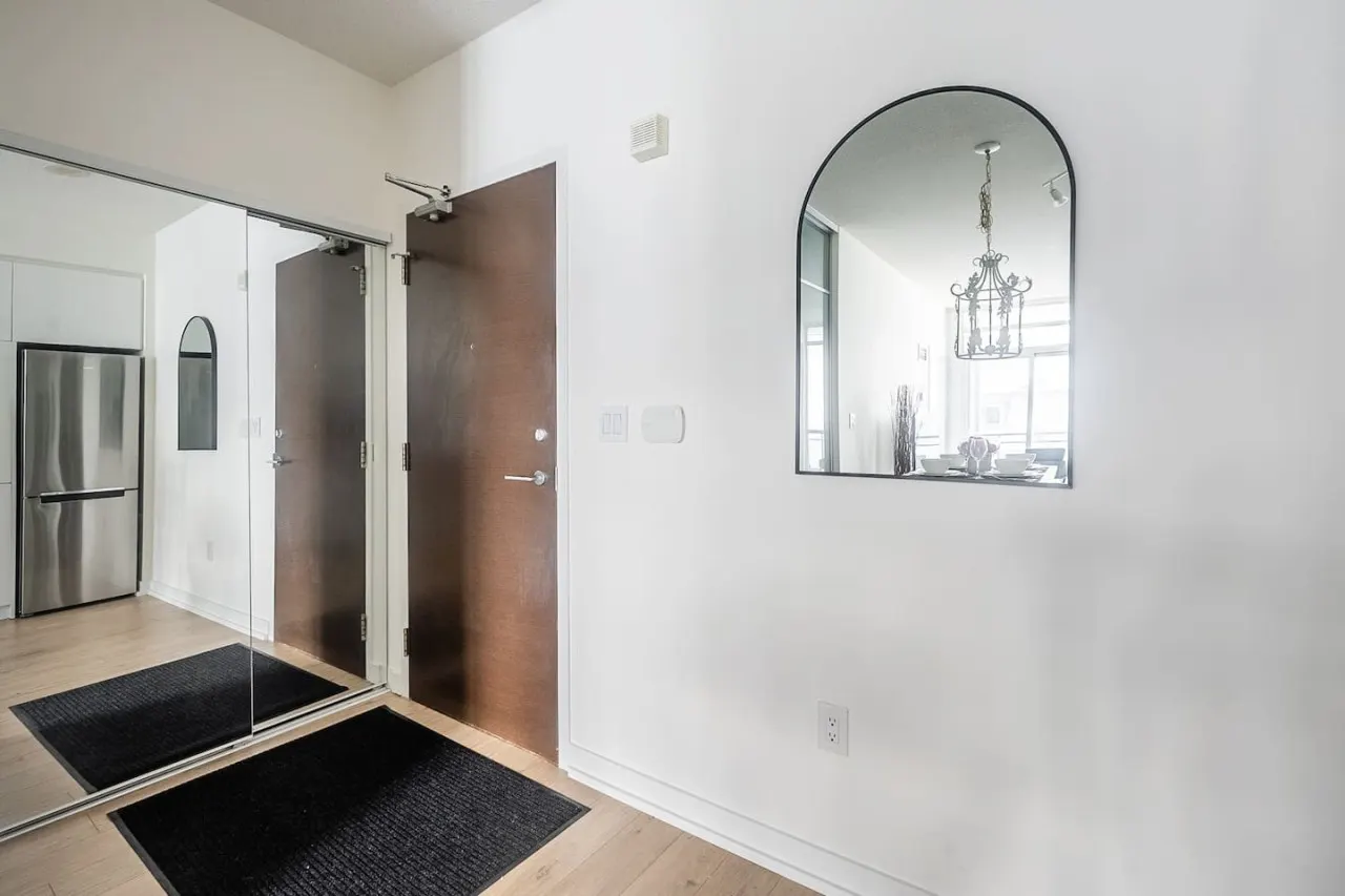 Urban Retreat 1BR+Den Prime Location Parking 13