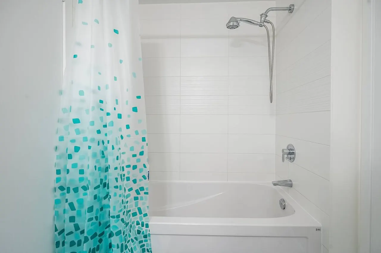 Urban Retreat 1BR+Den Prime Location Parking 19