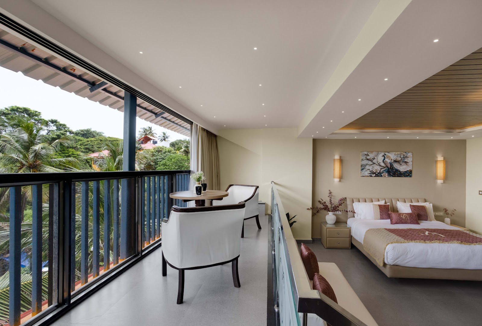 Casa Amarilla Suite Room Dona Paula Goa 2