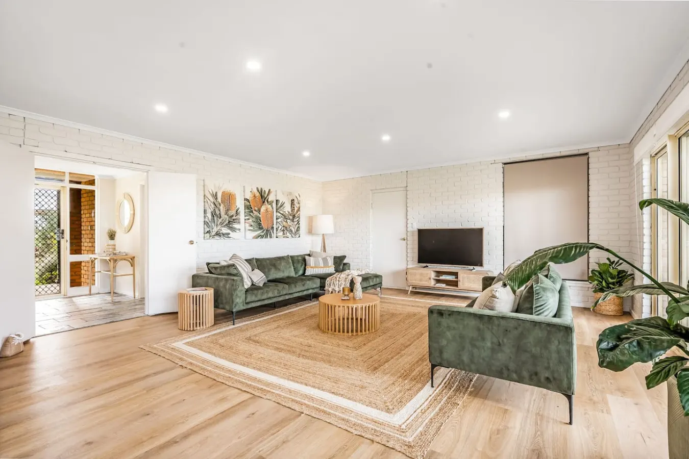 Surfers Reserve—Sophisticated Beachfront Sanctuary 9
