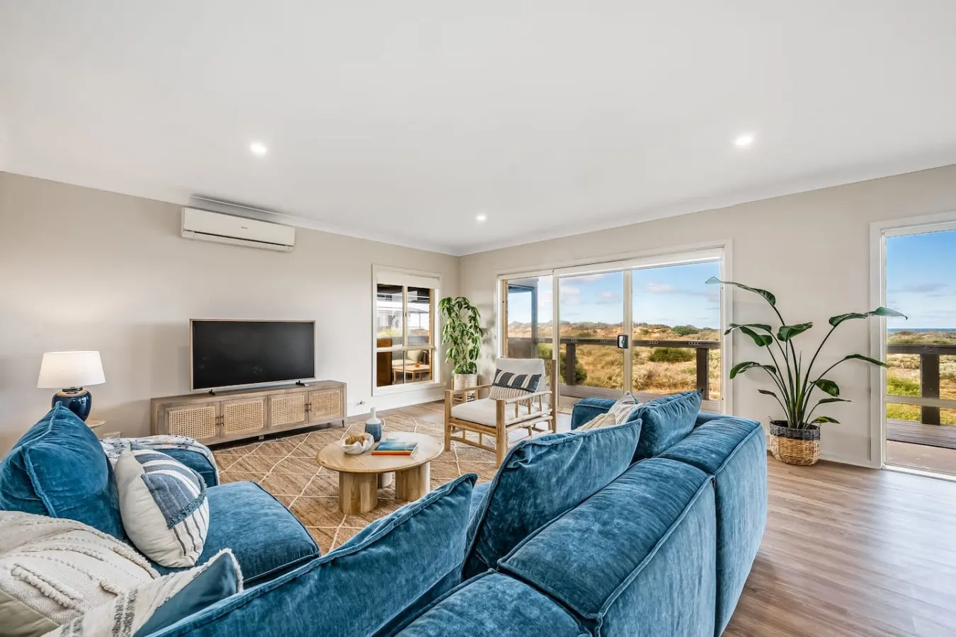 Surfers Reserve—Sophisticated Beachfront Sanctuary 10