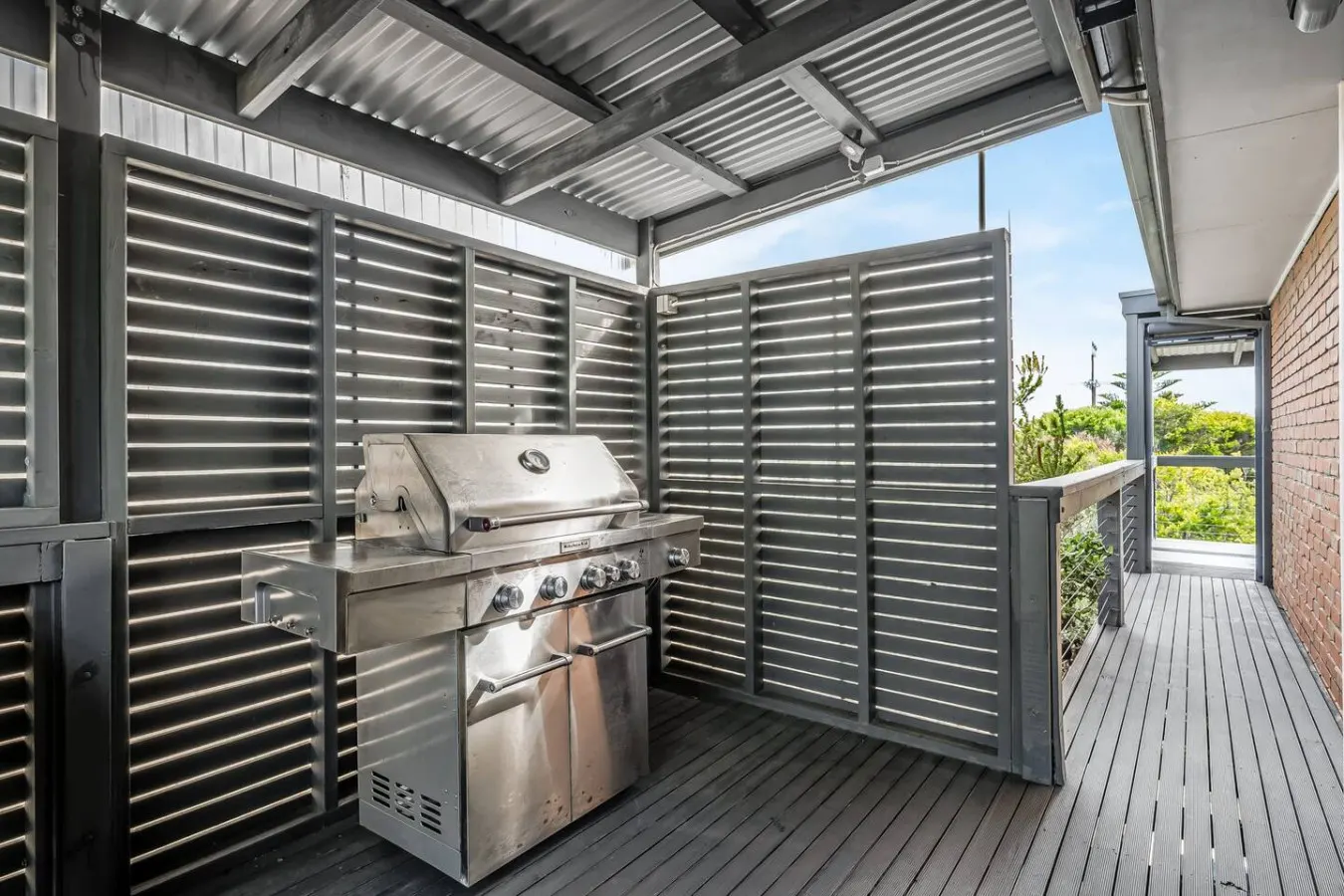 Surfers Reserve—Sophisticated Beachfront Sanctuary 13