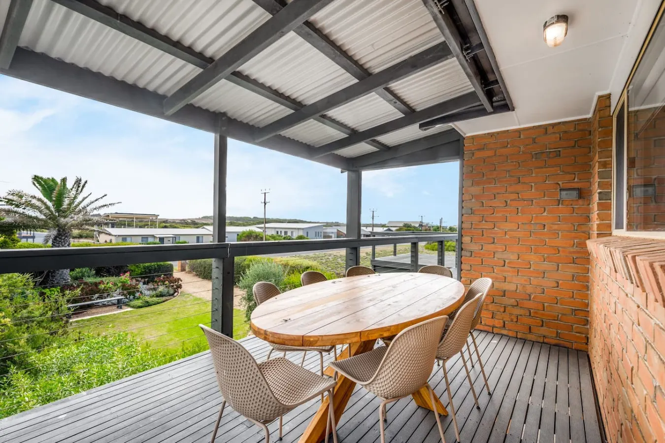 Surfers Reserve—Sophisticated Beachfront Sanctuary 14