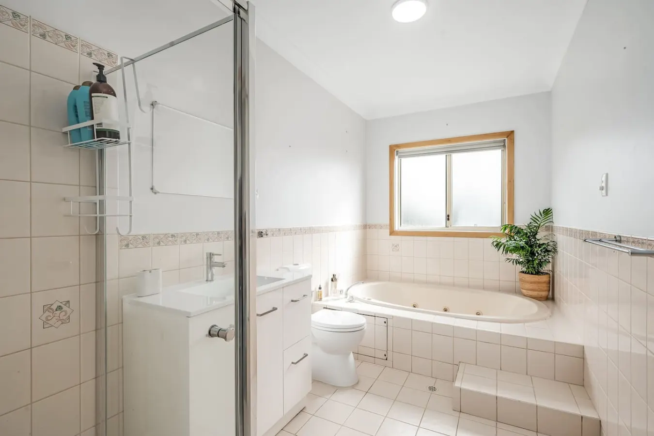 Surfers Reserve—Sophisticated Beachfront Sanctuary 20