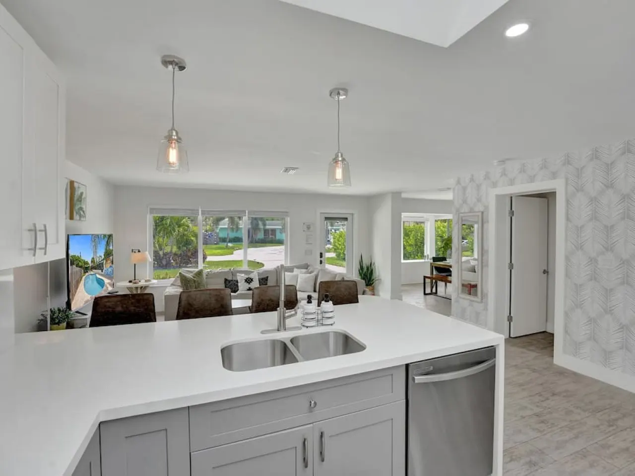 Monthly - Breke Water - Beachside Haven 13