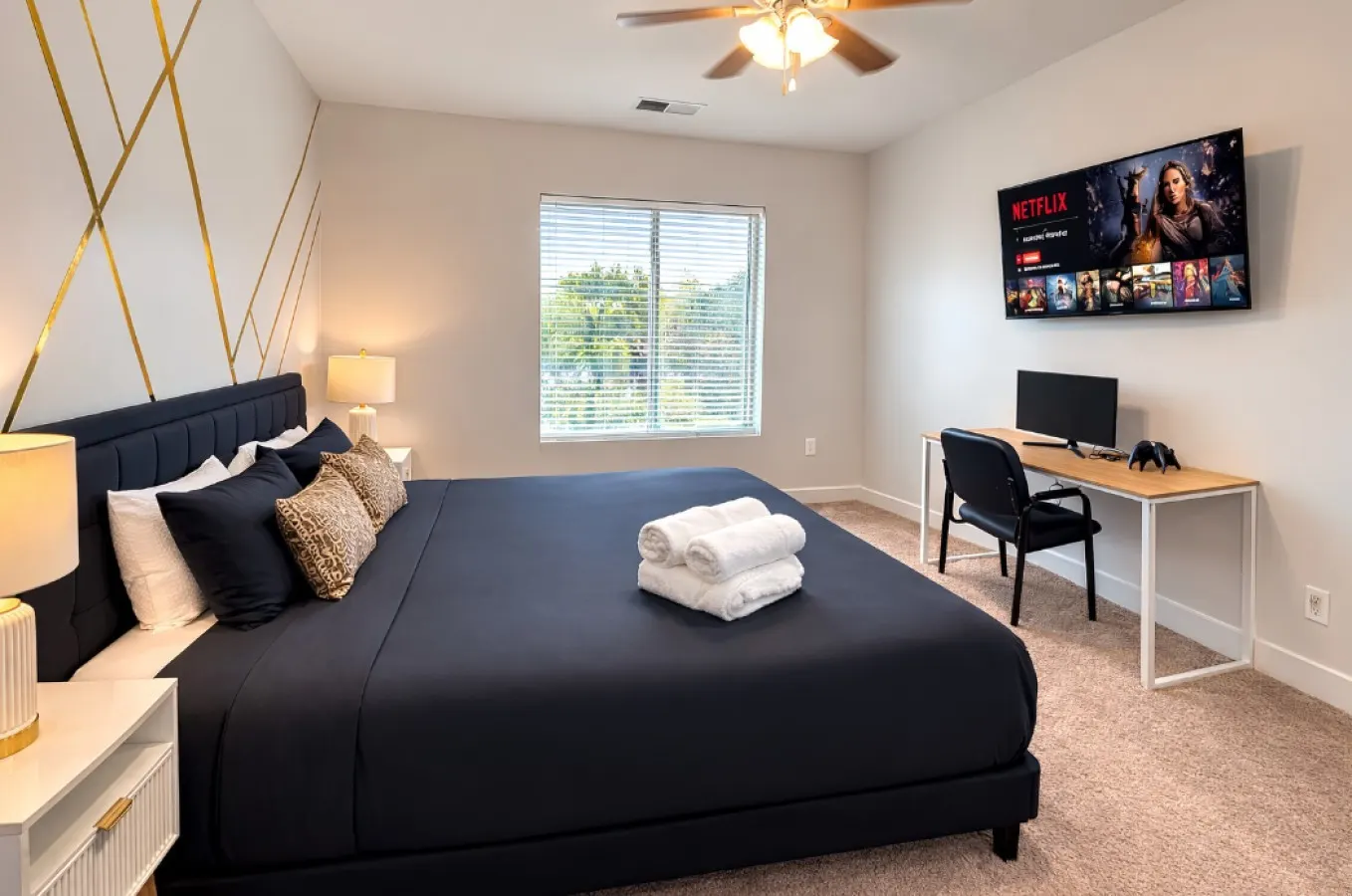 Designer UAB Condo King Bed with Balcony View M7 10
