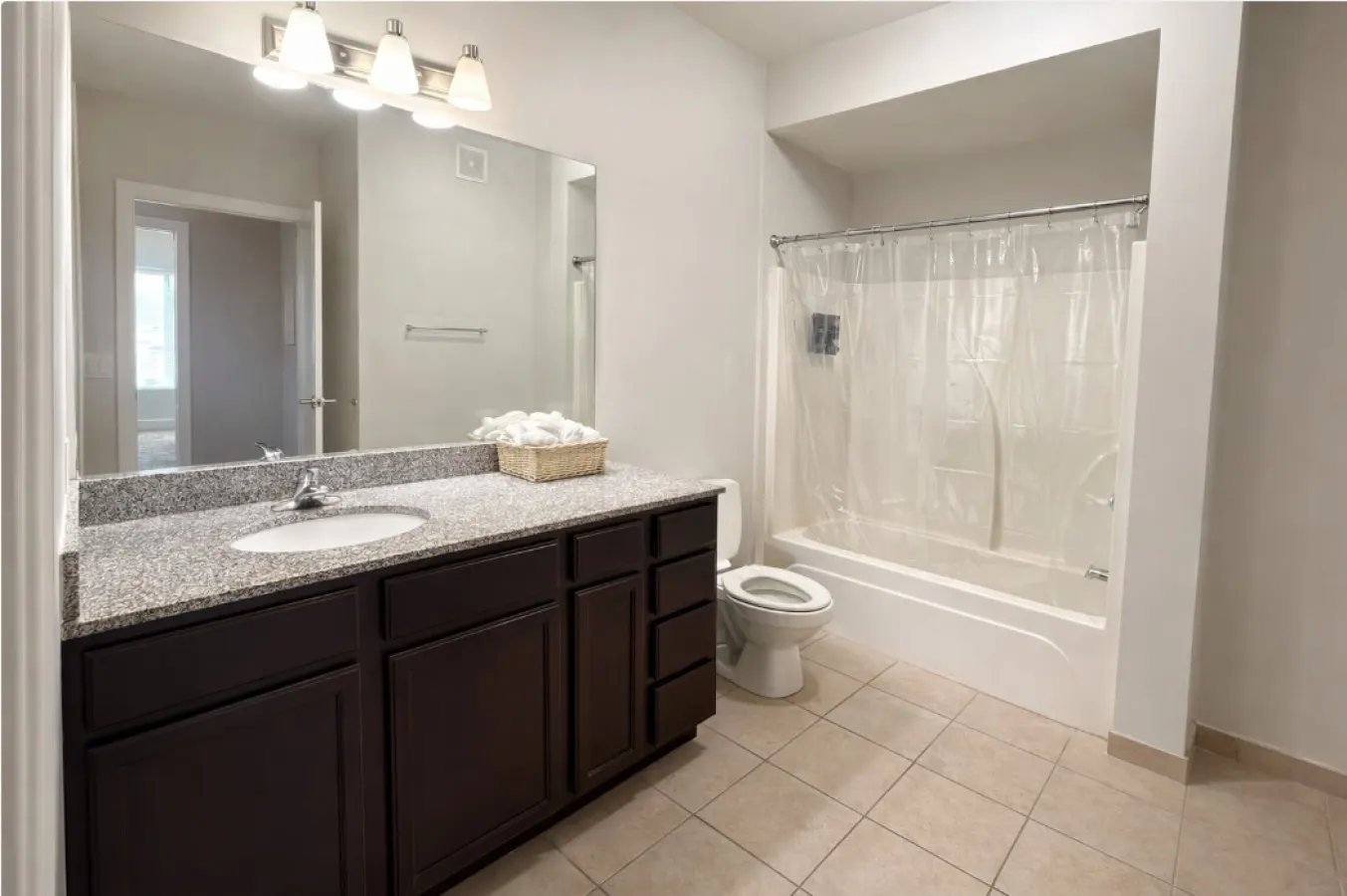 Designer UAB Condo King Bed with Balcony View M7 17