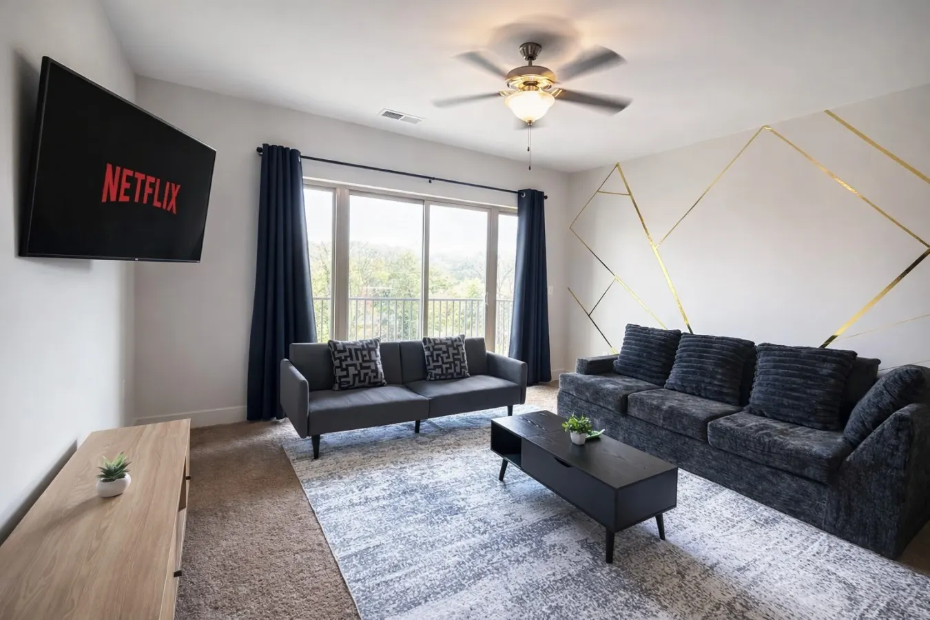 Designer UAB Condo King Bed with Balcony View M7 4