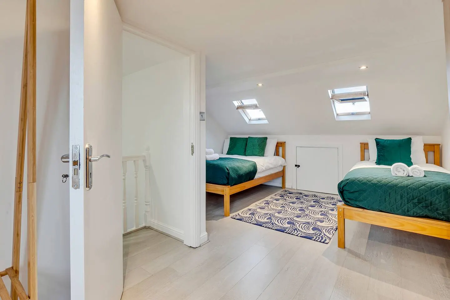 Work crew housing—fast WIFI & secure van parking 12