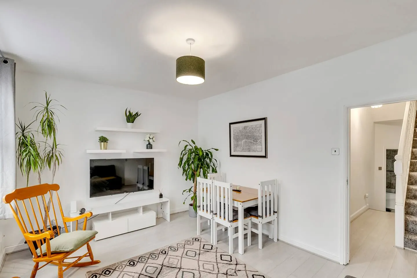 Work crew housing—fast WIFI & secure van parking 17