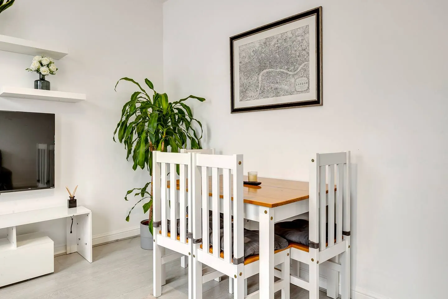 Work crew housing—fast WIFI & secure van parking 7