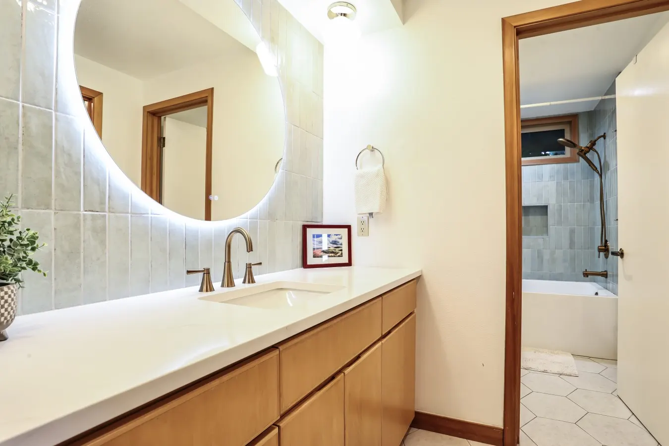 Water & Gulf Islands Views, Beach Access, Hot Tub, Game Room 16