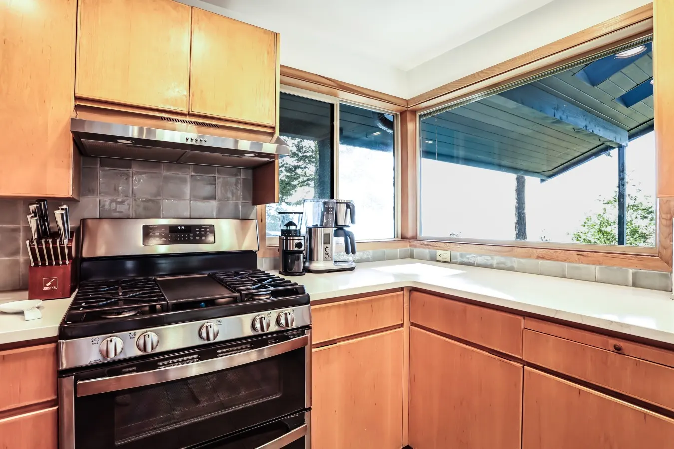 Water & Gulf Islands Views, Beach Access, Hot Tub, Game Room 19