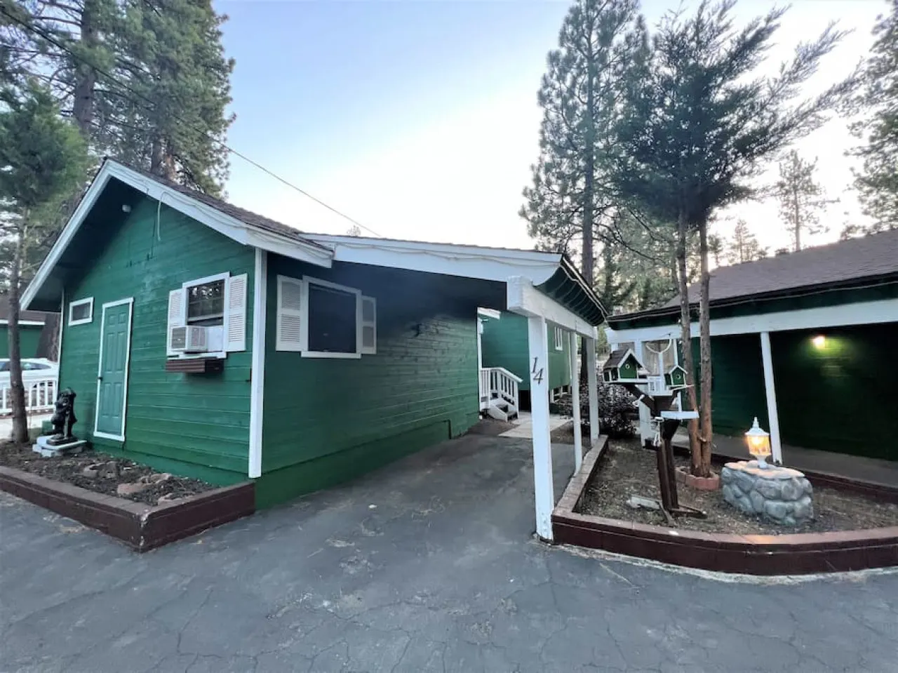 Peaceful 2 Bd w/ Hot Tub Suite - Bear Manor #14 9