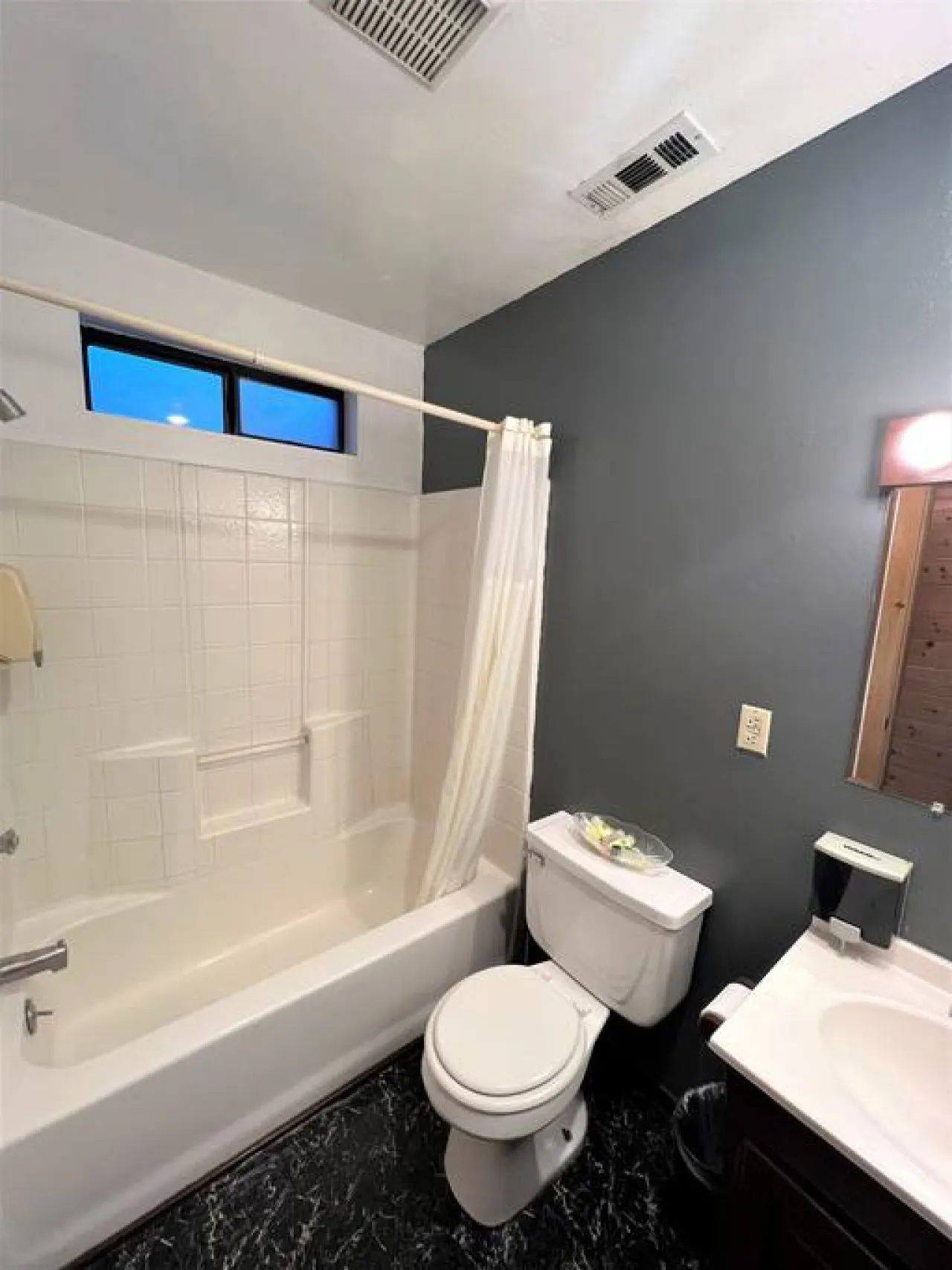 Peaceful 2 Bd w/ Hot Tub Suite - Bear Manor #14 5