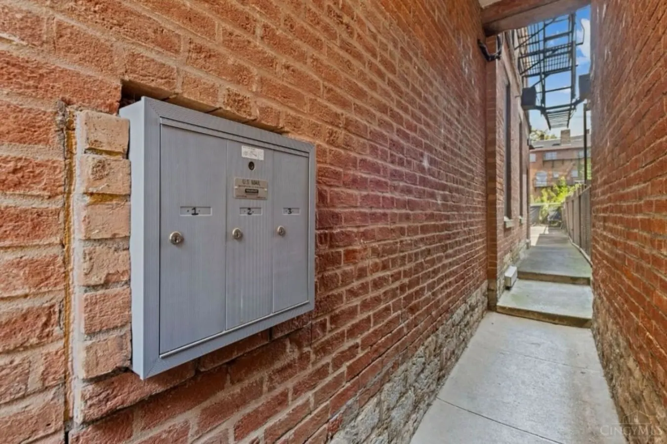Centrally Located, Private Condo! 6