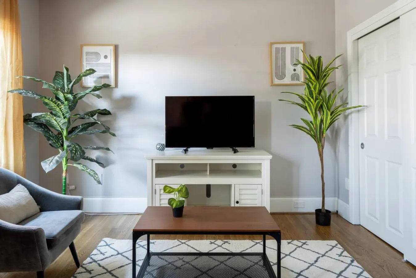 Charming Theater District 1Br Walk Anywhere! 2