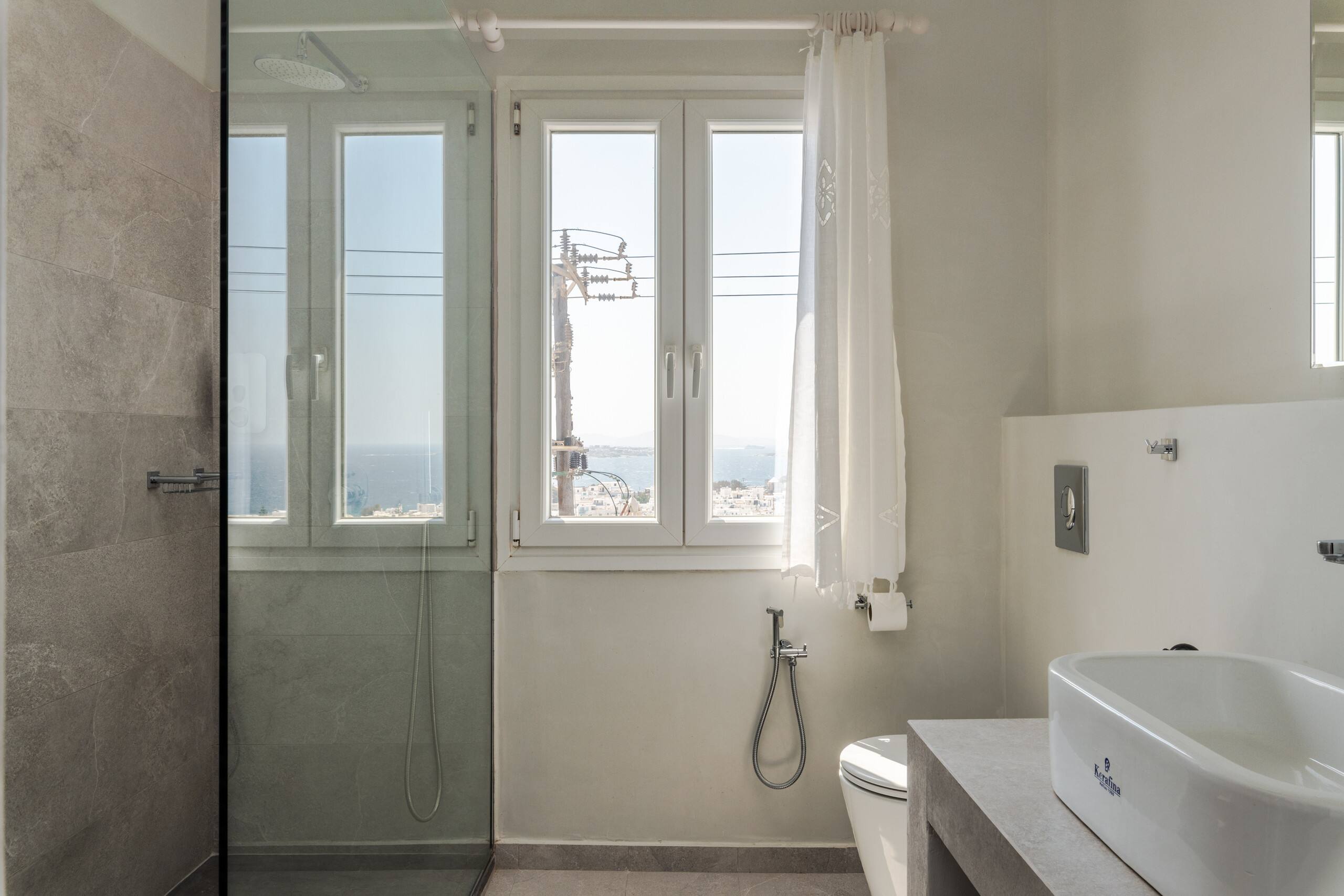 GaZía_Exquisite seaview apartment in Mykonos town 8