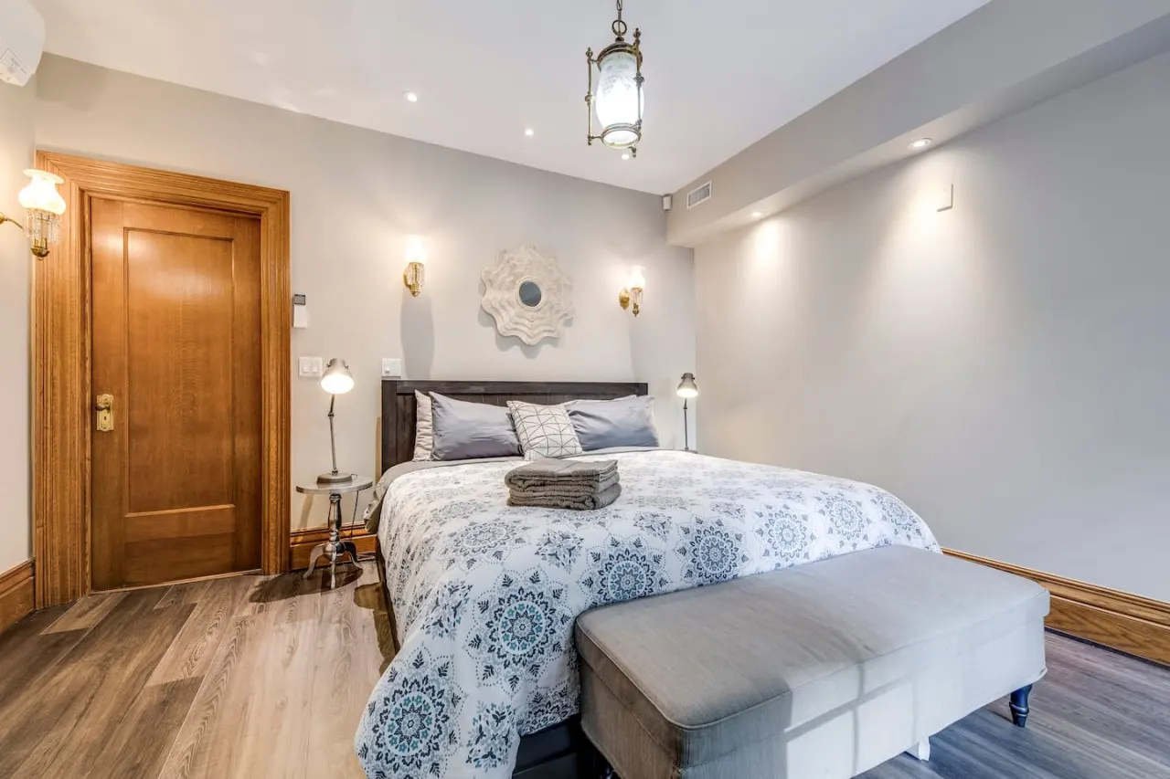 Spacious 1BR Suite King Bed Prime Location 2