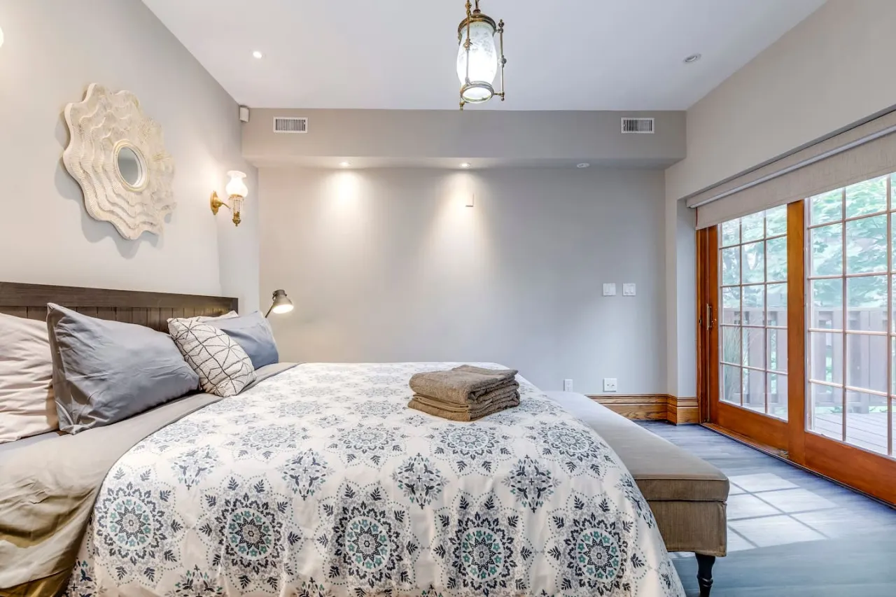 Spacious 1BR Suite King Bed Prime Location 11