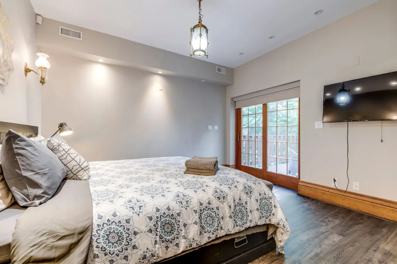 Spacious 1BR Suite King Bed Prime Location 18