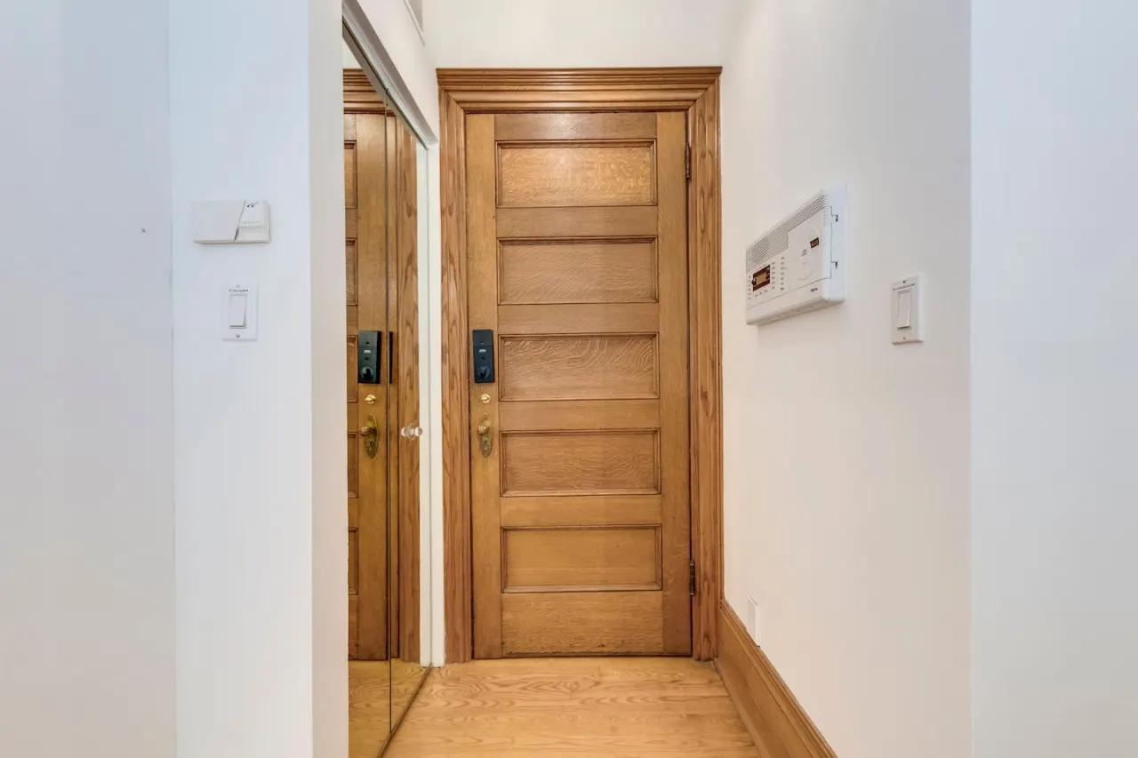 Spacious 1BR Suite King Bed Prime Location 19