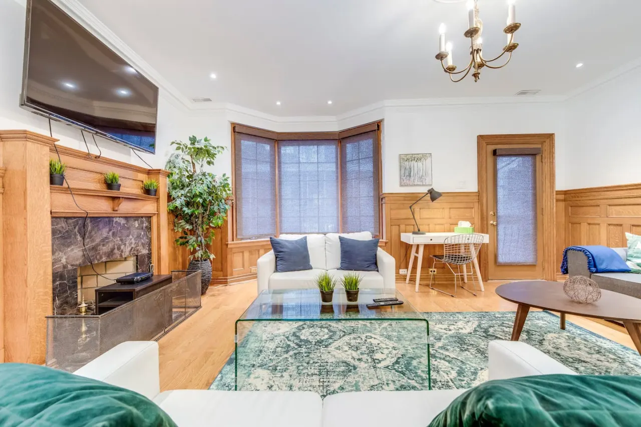 Spacious 1BR Suite King Bed Prime Location 5