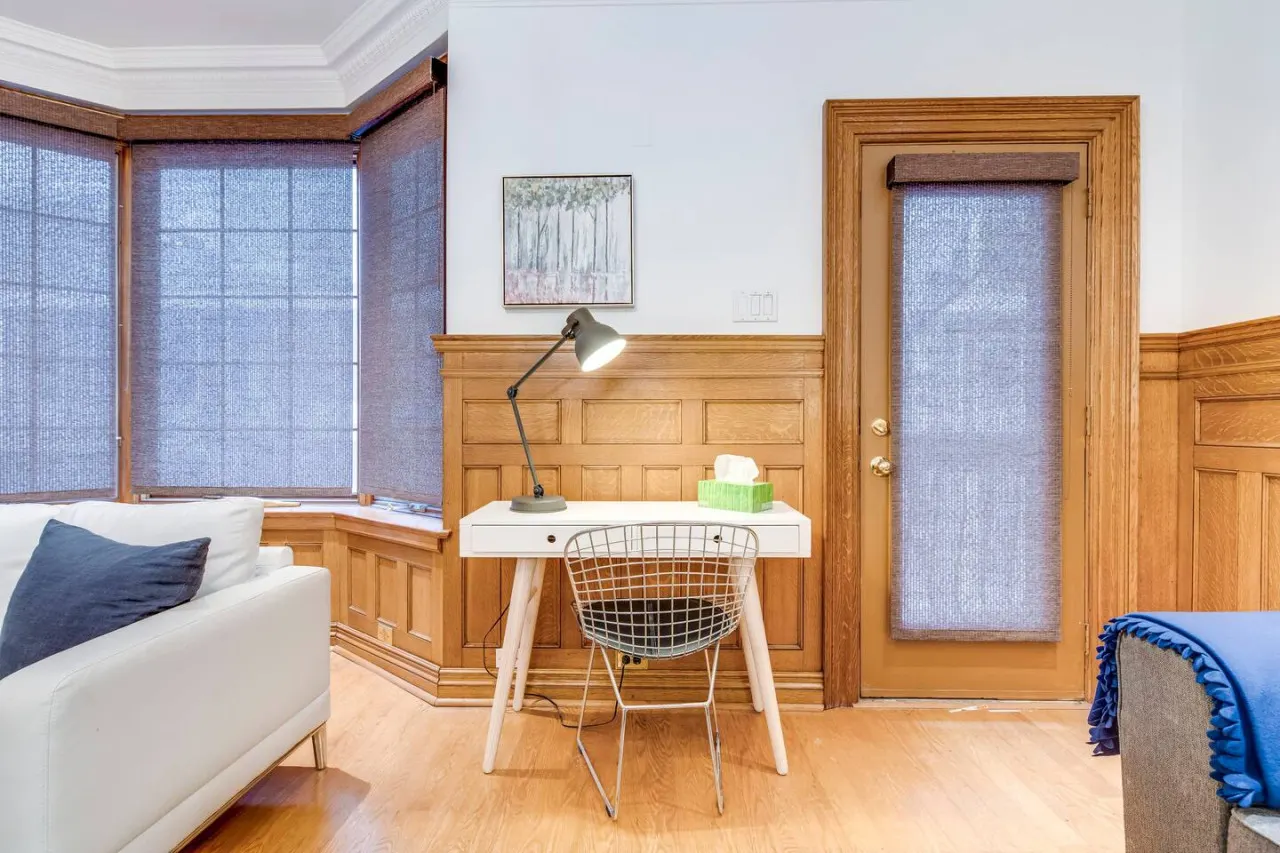 Spacious 1BR Suite King Bed Prime Location 7