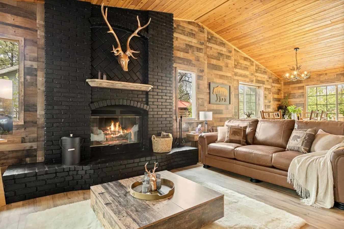 Designer Snow Retreat Near ski resorts w/ spa 1